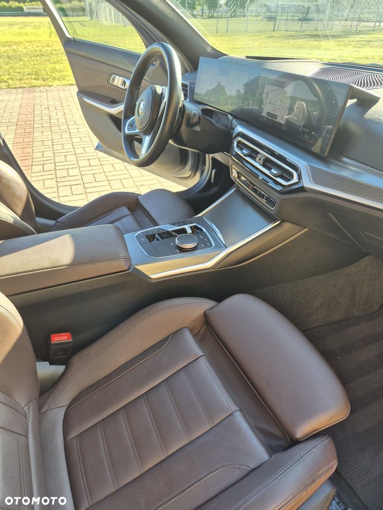 BMW Seria 3 330i xDrive M Sport - 12
