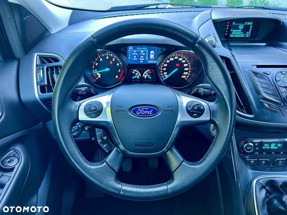 Ford Kuga 1.5 EcoBoost 2x4 Titanium - 25