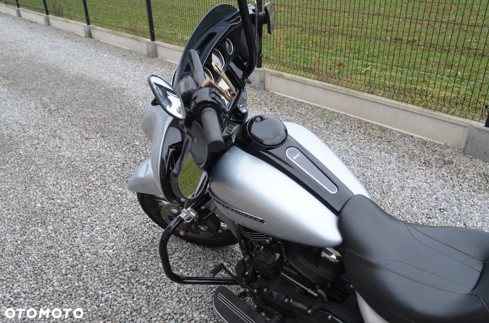 Harley-Davidson Touring Street Glide - 17