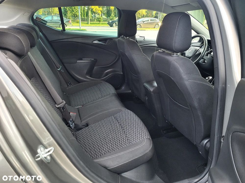 Opel Astra 1.4 Turbo Innovation - 17