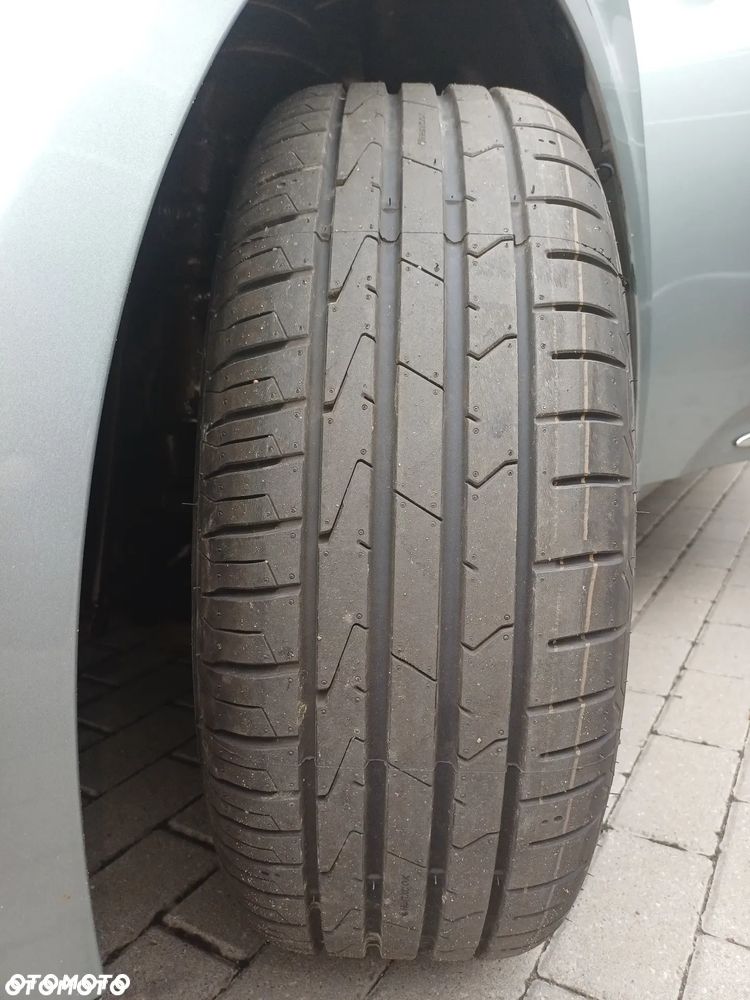 Toyota Avensis 2.0 Executive - 33