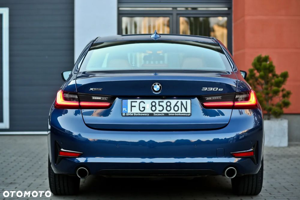 BMW Seria 3 330e xDrive M Sport - 4