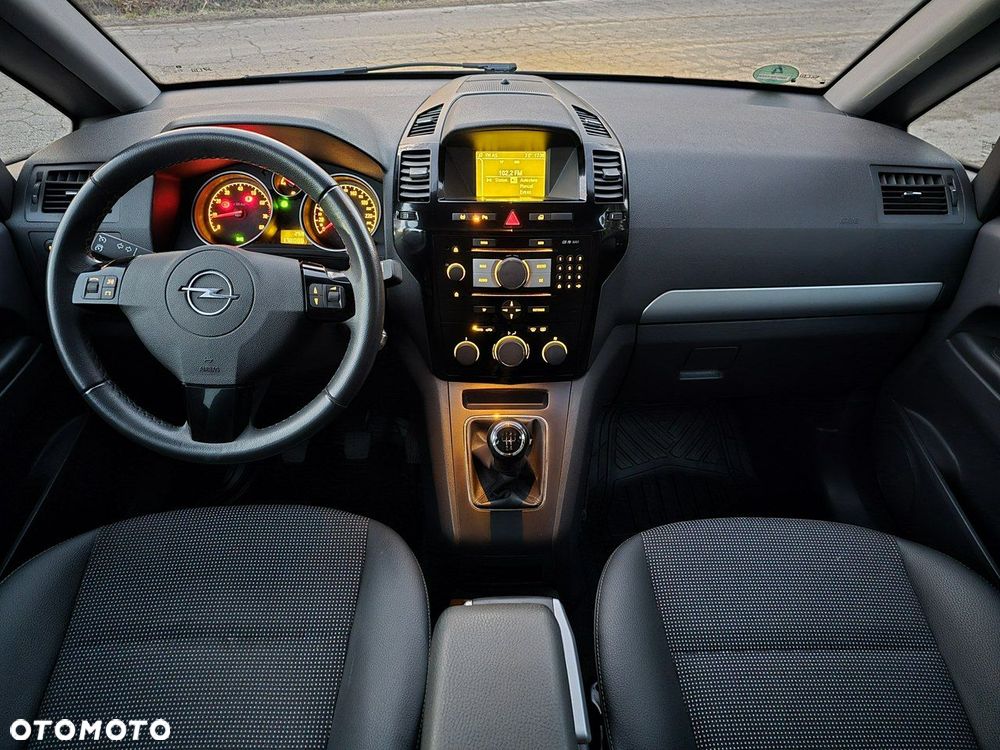 Opel Zafira 1.8 Cosmo - 26