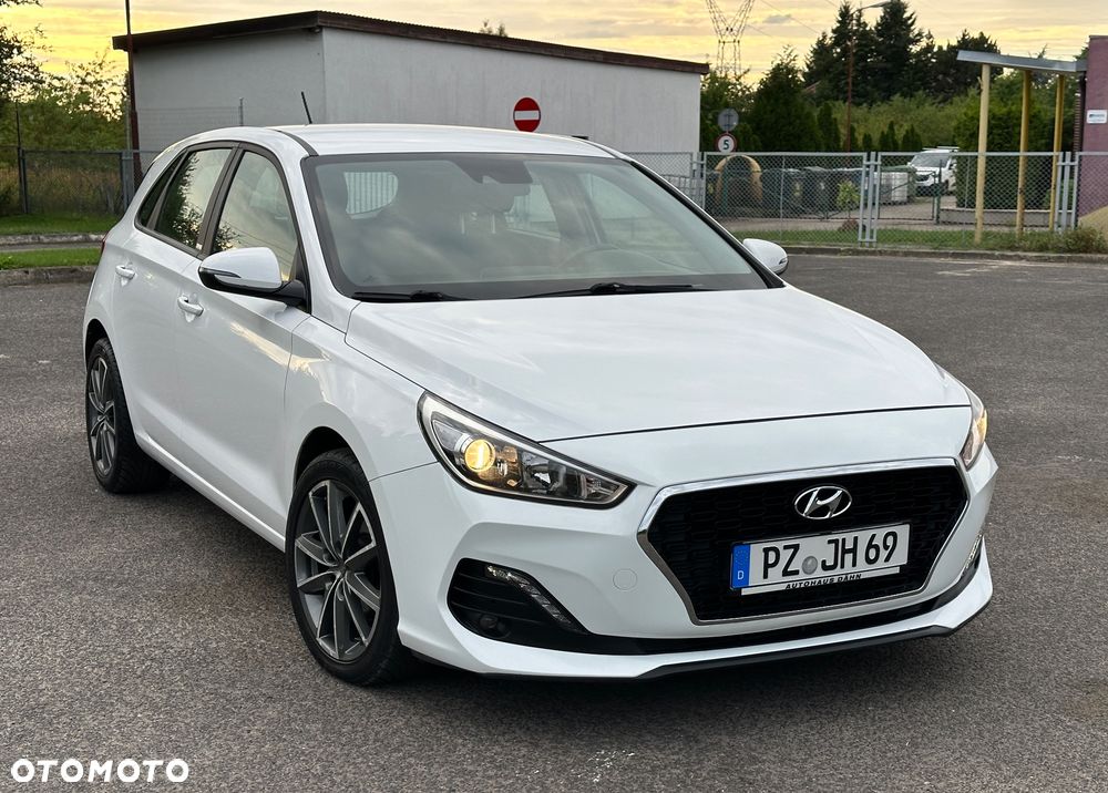 Hyundai i30 1.6 CRDI Intro - 2