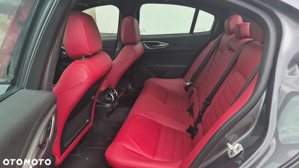 Alfa Romeo Giulia 2.0 Turbo 16V AT8-Q4 Veloce - 16