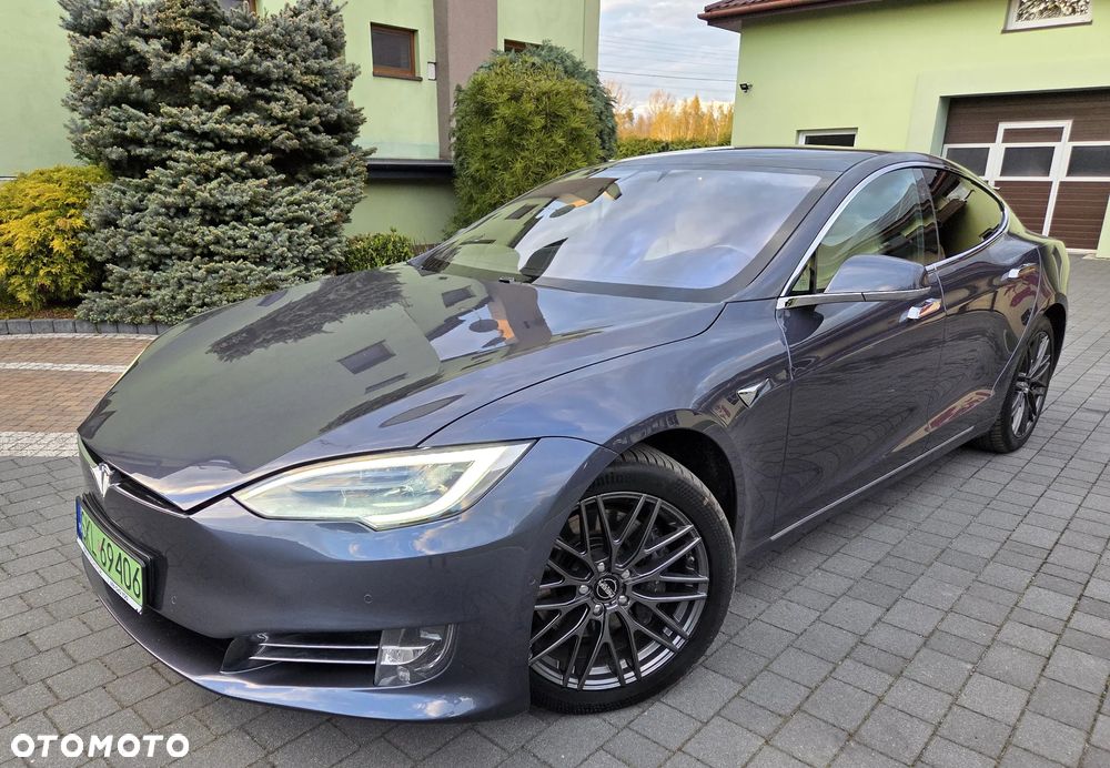 Tesla Model S - 4