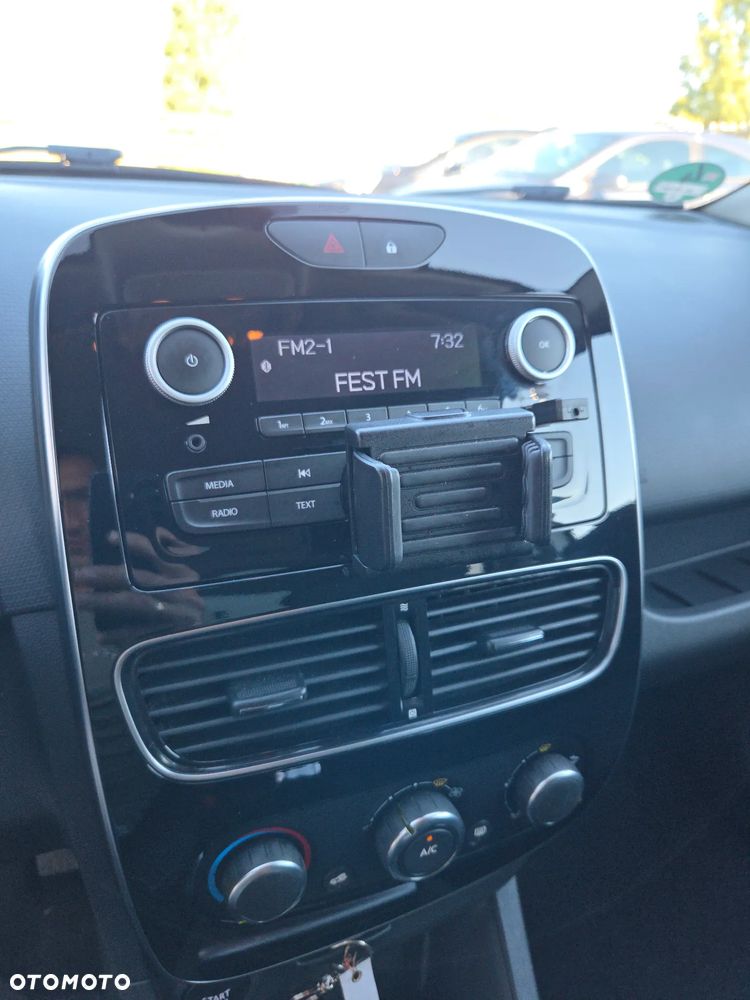 Renault Clio 1.2 16V 75 LIMITED - 36