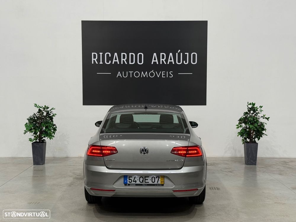 VW Passat 2.0 TDI Highline - 38