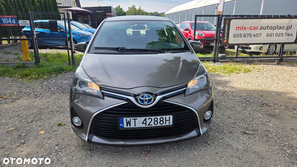 Toyota Yaris Hybrid 100 Dynamic - 2