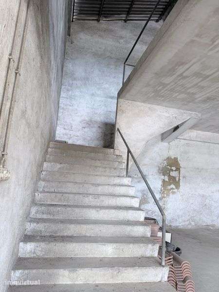 Armazem no centro historico de Rio Maior com 380 m2 - 2 pisos - Grande imagem: 5/8