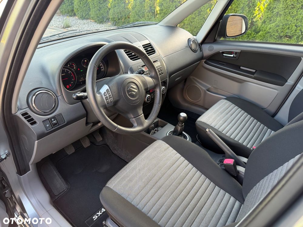 Suzuki SX4 1.6 Comfort Plus - 16