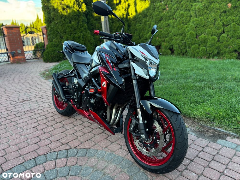 Suzuki GSX - 2