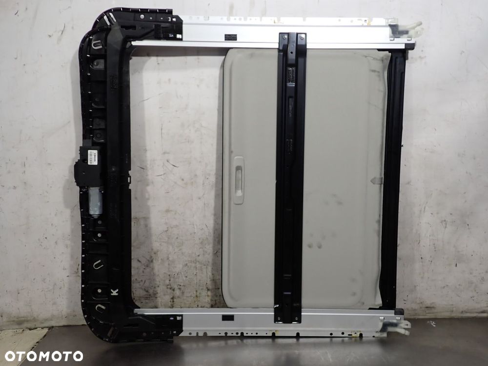 SZYBERDACH INFINITI M37X - 7