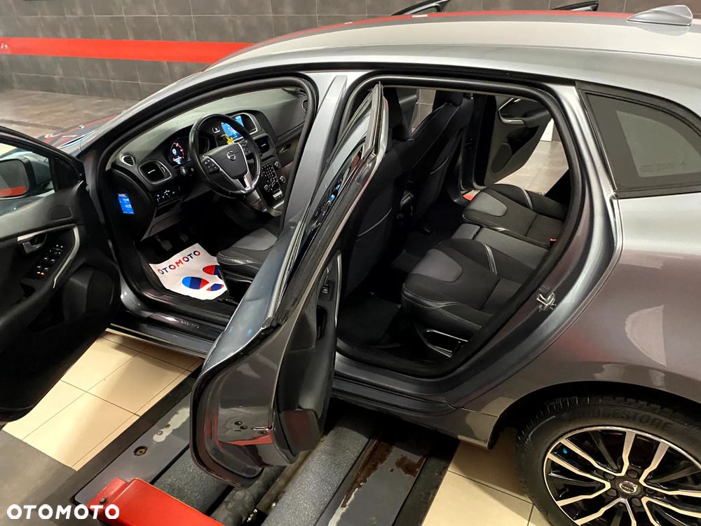 Volvo V40 D2 Drive-E Summum - 18