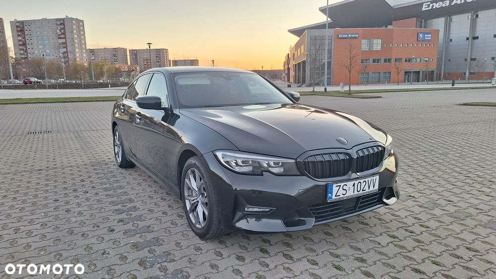 BMW Seria 3 330e M Sport - 9