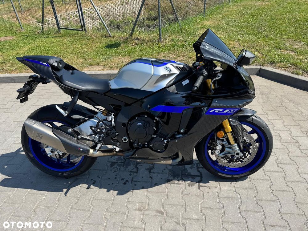 Yamaha R1 - 1