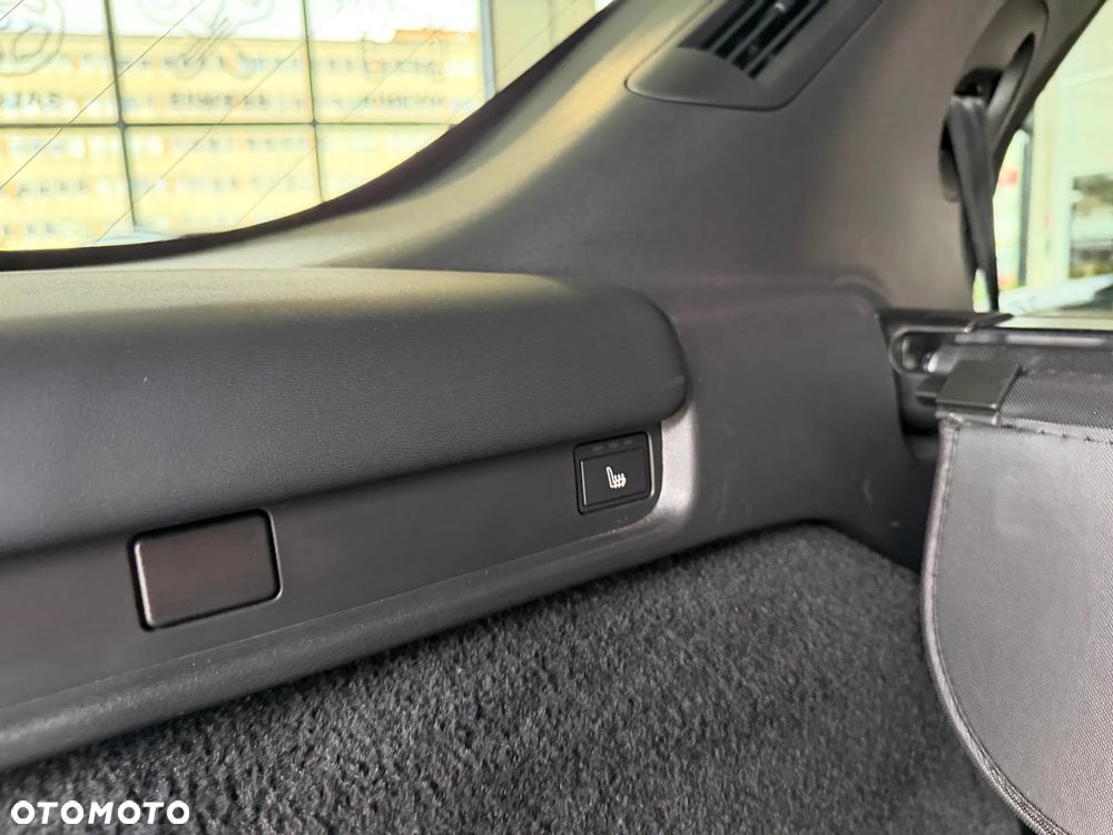 Land Rover Discovery 3.0 Td6 SkyView Edition - 35