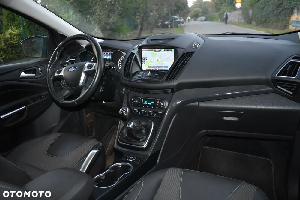 Ford Kuga 1.5 EcoBoost 2x4 Titanium - 5