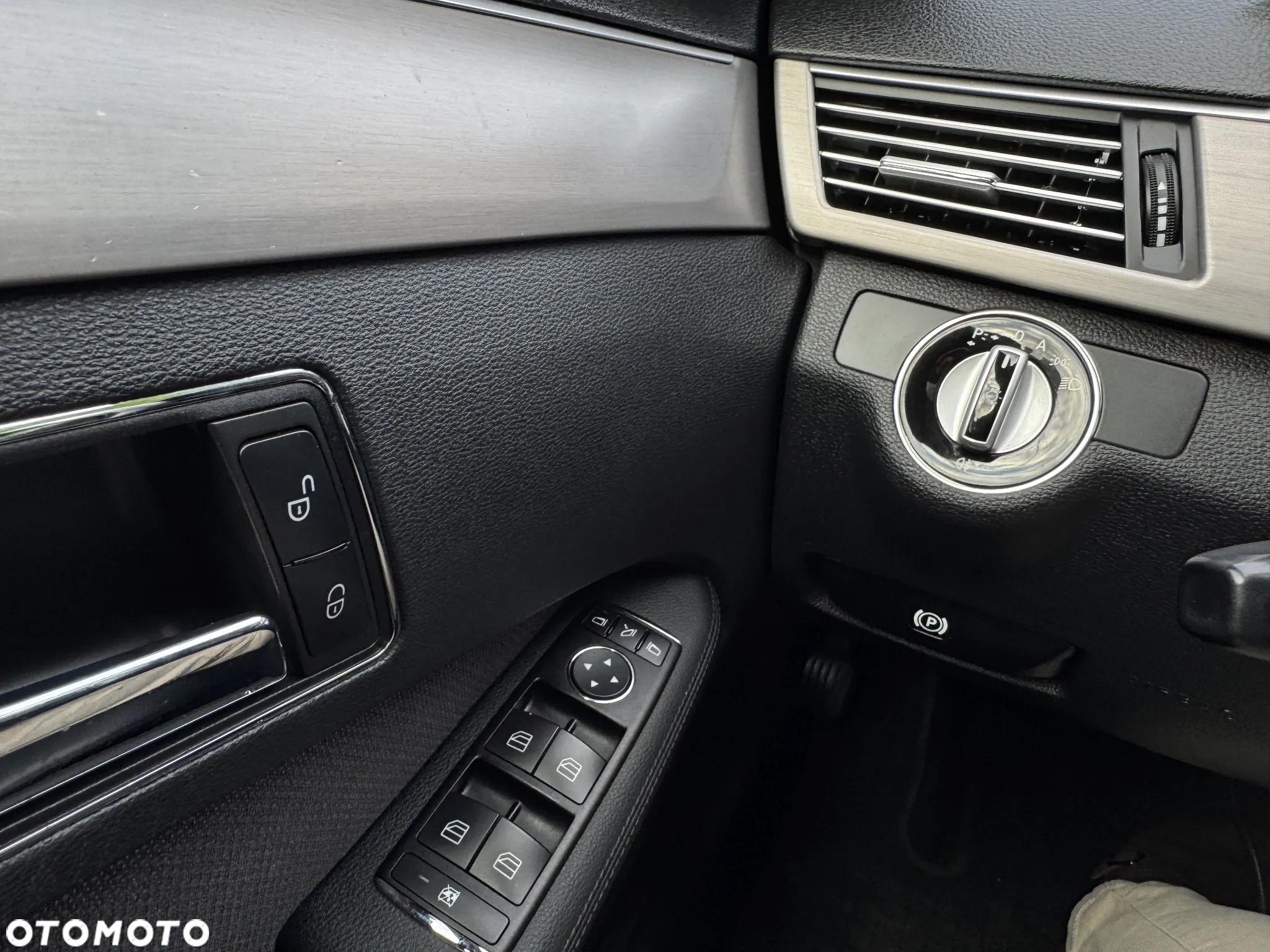 Mercedes-Benz Klasa E 250 CGI BlueEffICIENCY Avantgarde - 29