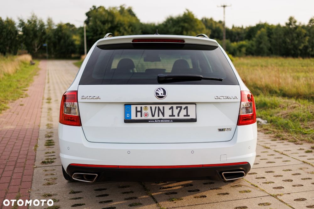 Skoda Octavia 2.0 TDI DSG RS - 23