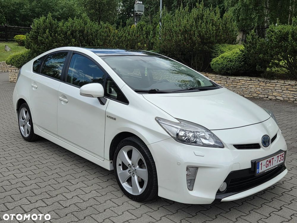 Toyota Prius (Hybrid) Executive - 11