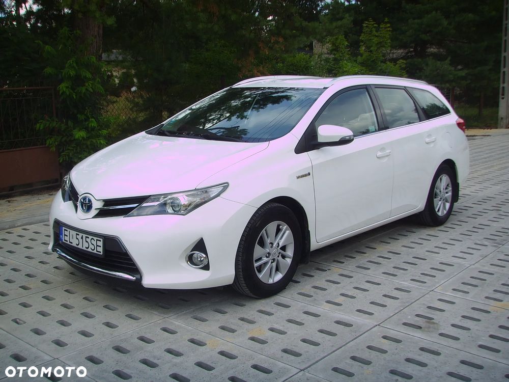 Toyota Auris ver-1-8-hsd-luna - 2