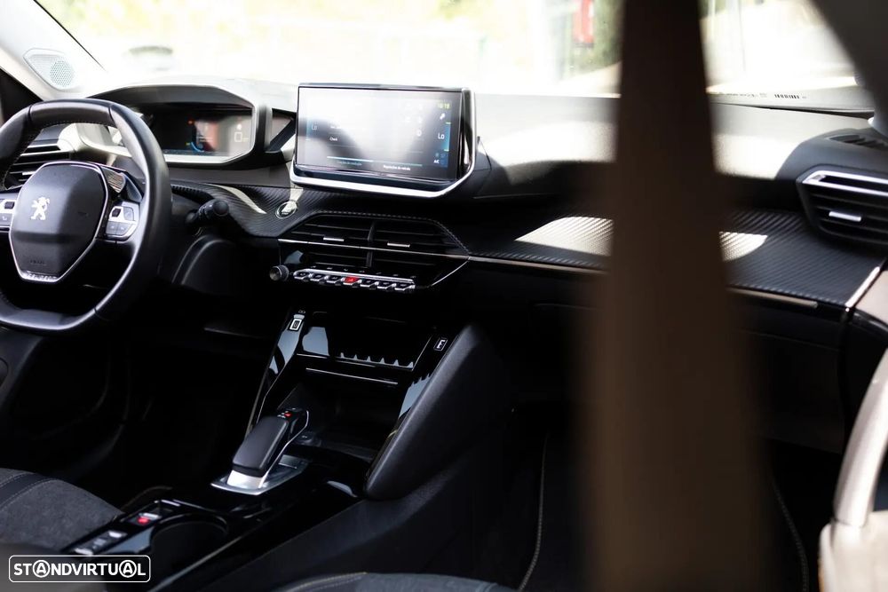 Peugeot e-2008 Allure - 12