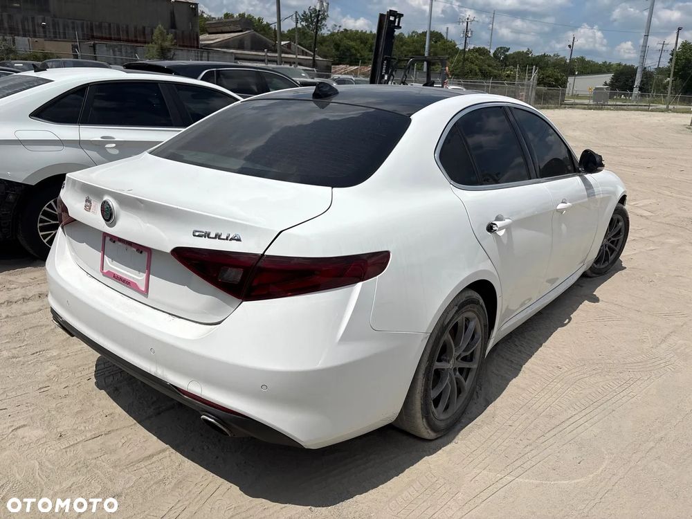 Alfa Romeo Giulia - 5
