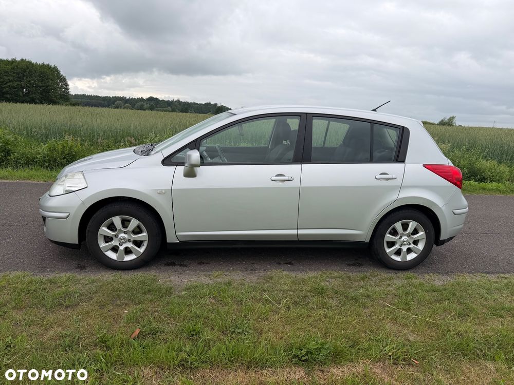 Nissan Tiida - 17