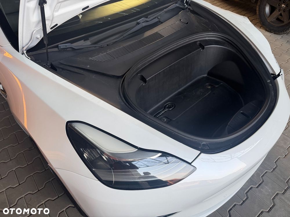 Tesla Model 3 - 5