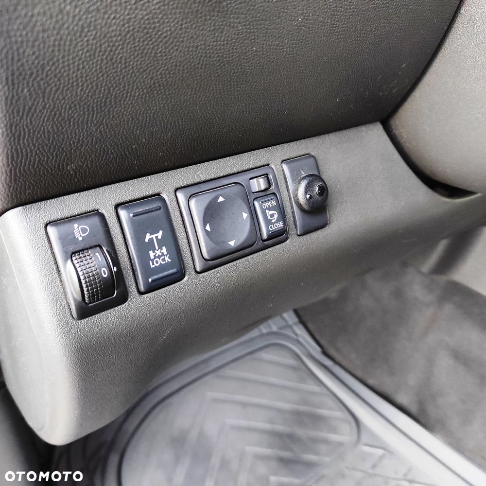 Nissan Navara 2.5 D Platinum - 19
