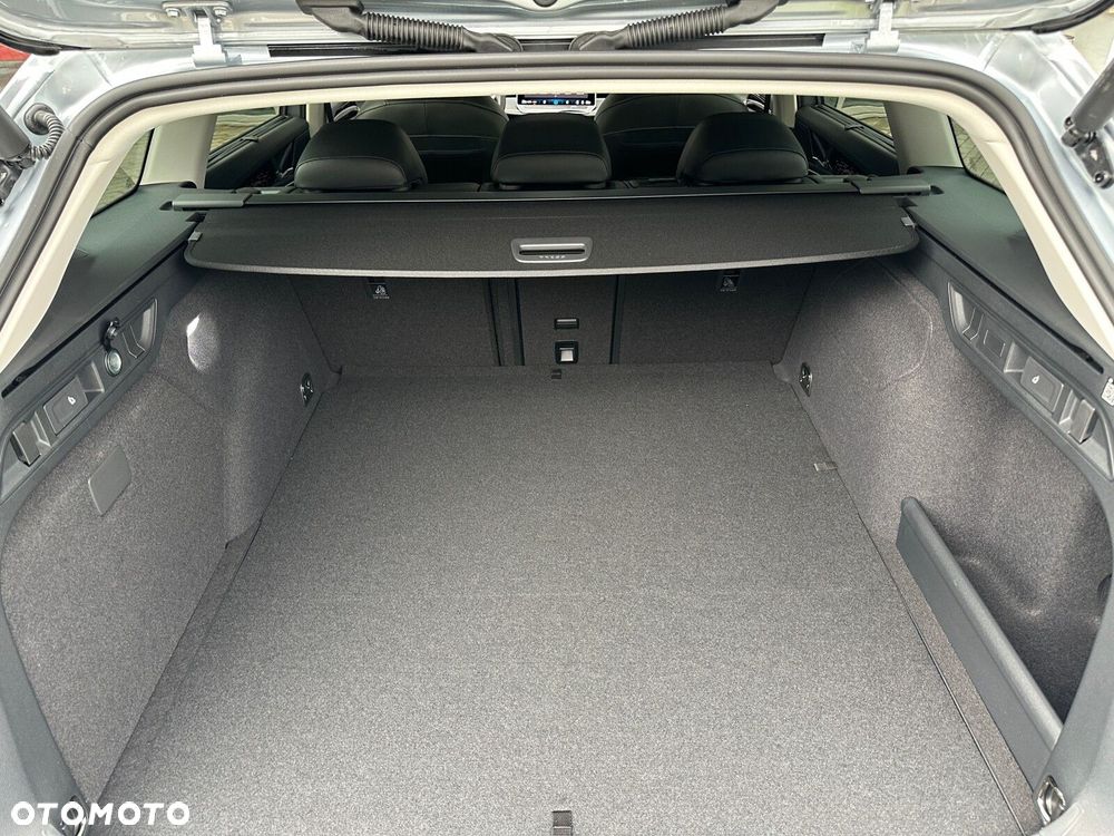 Volkswagen Passat - 30