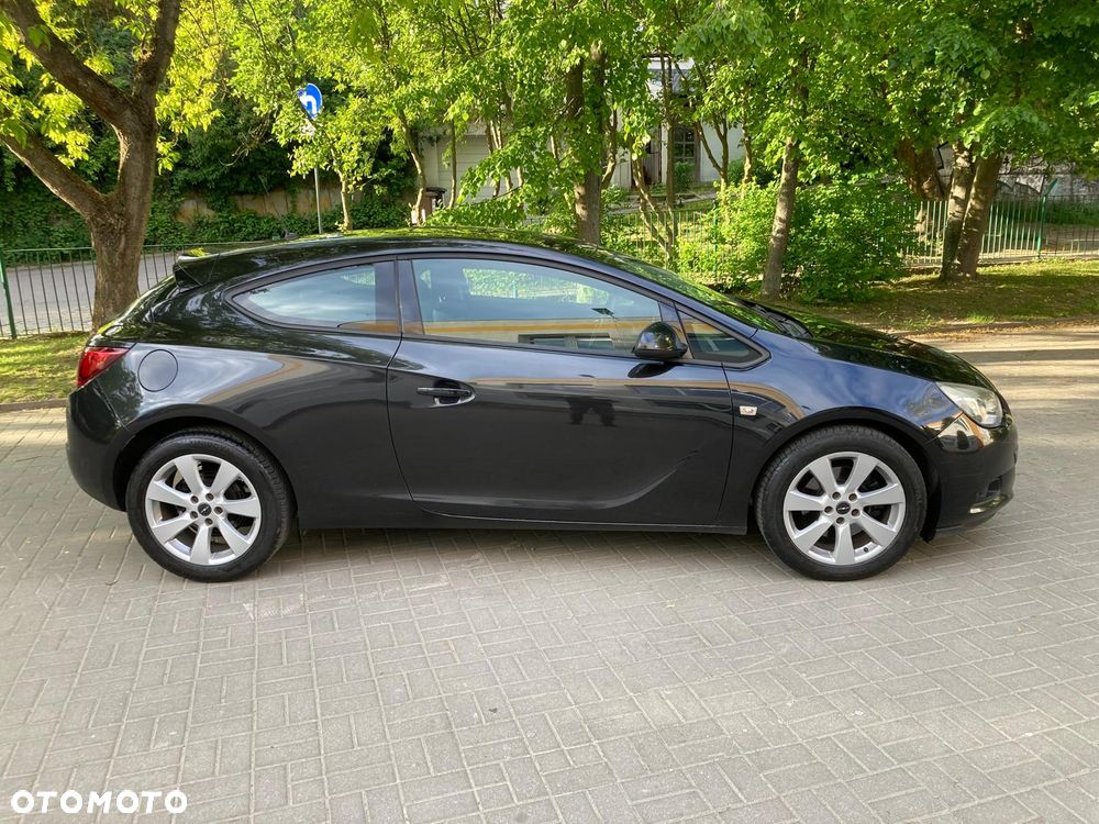 Opel Astra 2012 photo 4