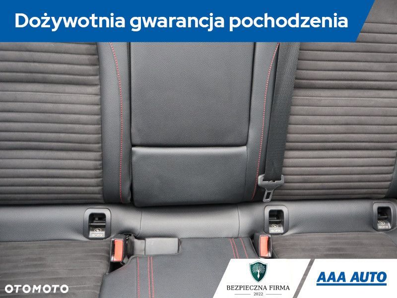 Mercedes-Benz GLA - 12