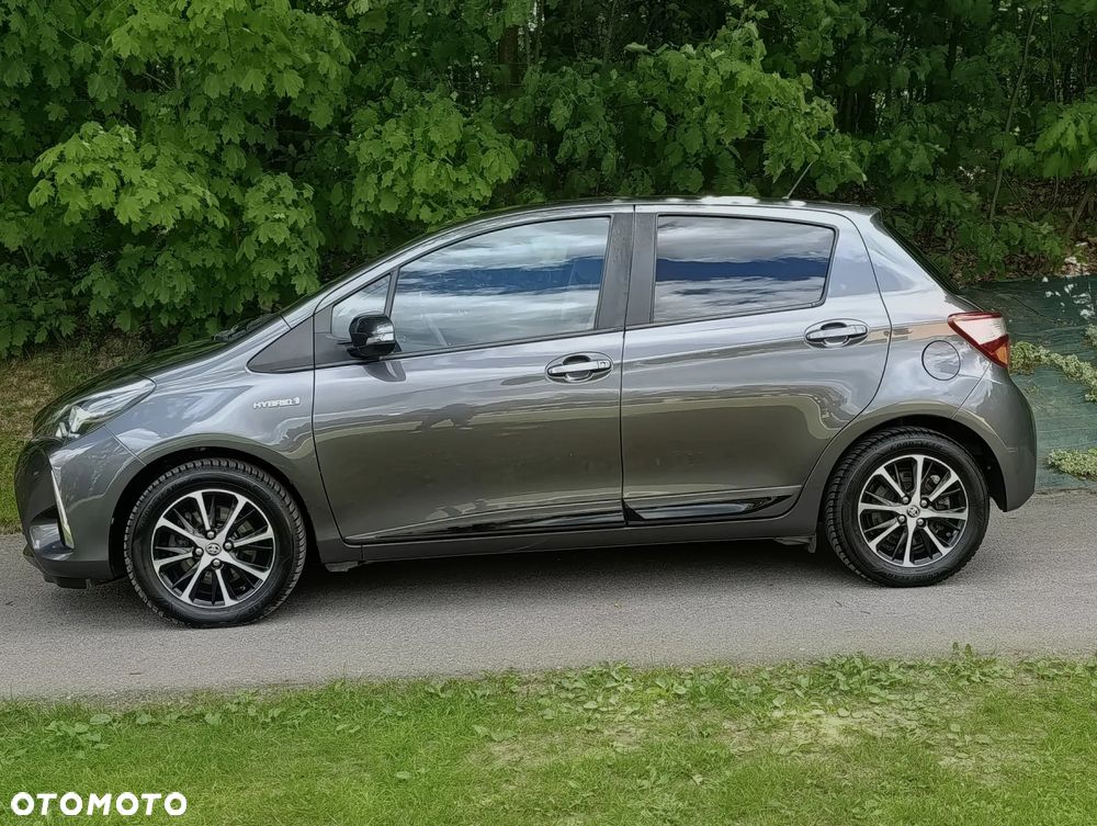 Toyota Yaris Hybrid 100 Premium - 11