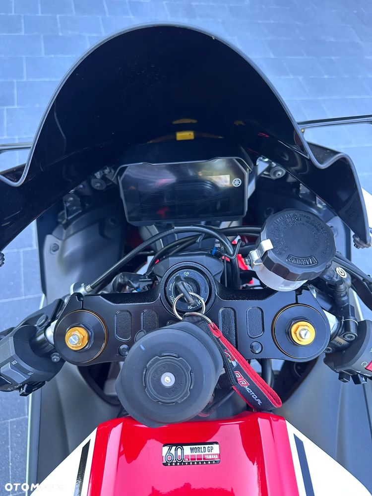 Yamaha R7 - 14