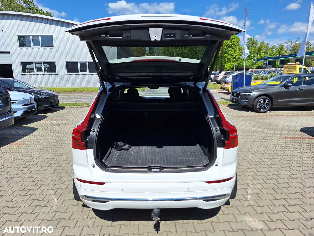 Volvo XC 60 B4 MHEV AT AWD Plus Dark - 36