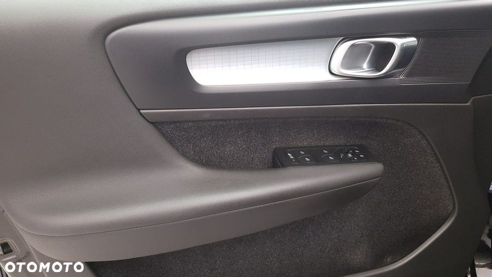 Volvo XC 40 - 25