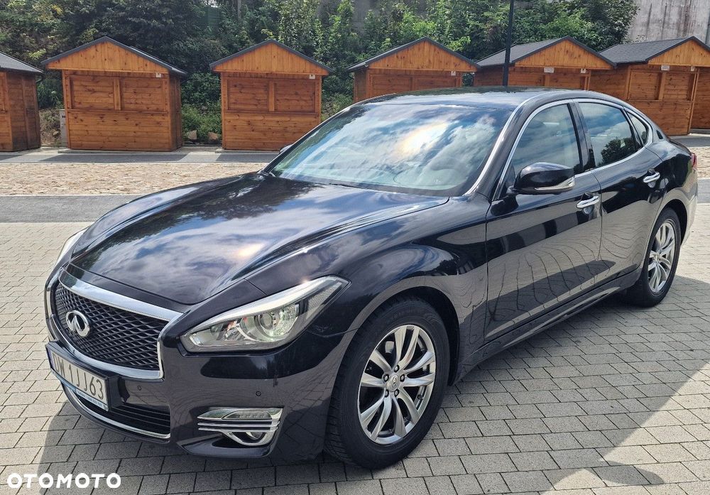 Infiniti Q70 - 1