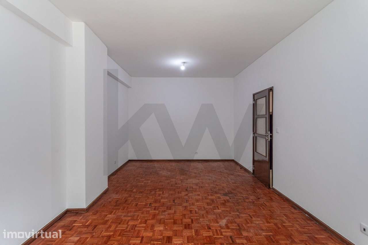 Apartamento T4 Renovado no Restelo | 120 m2 - Grande imagem: 4/48