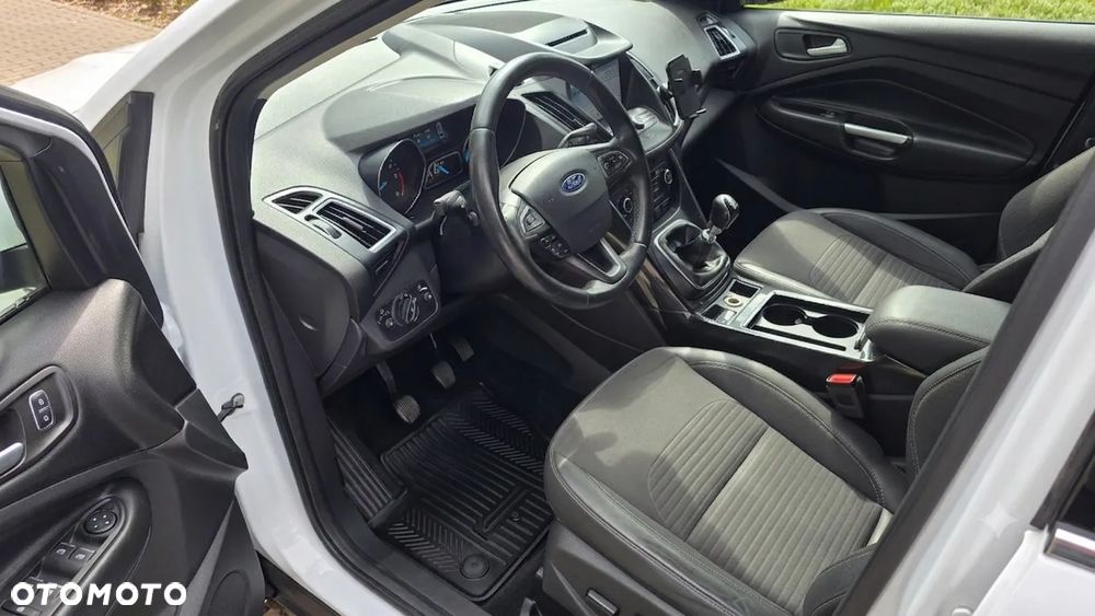 Ford Kuga 2.0 TDCi 2x4 Titanium - 9