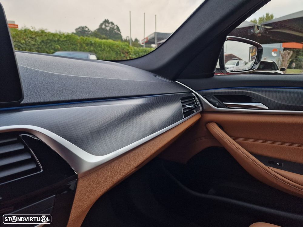 BMW 530 e Pack Desportivo M - 42