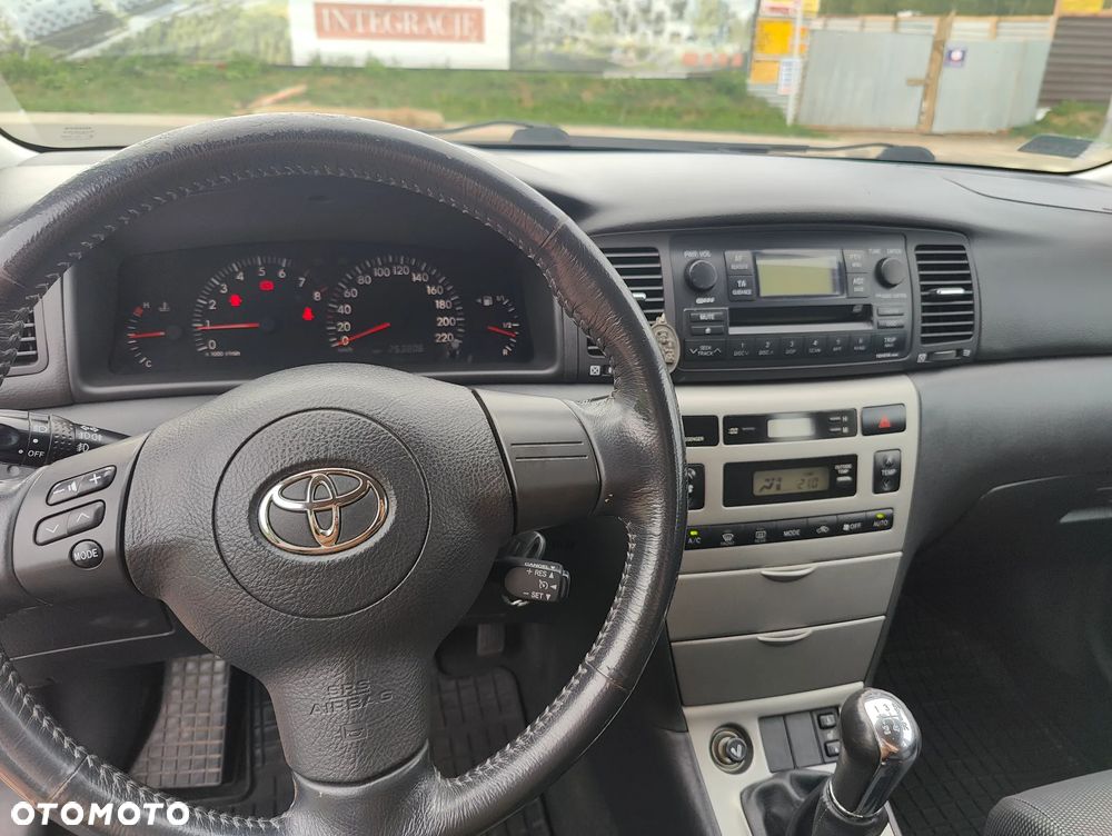 Toyota Corolla 1.6 VVT-i Sol - 32