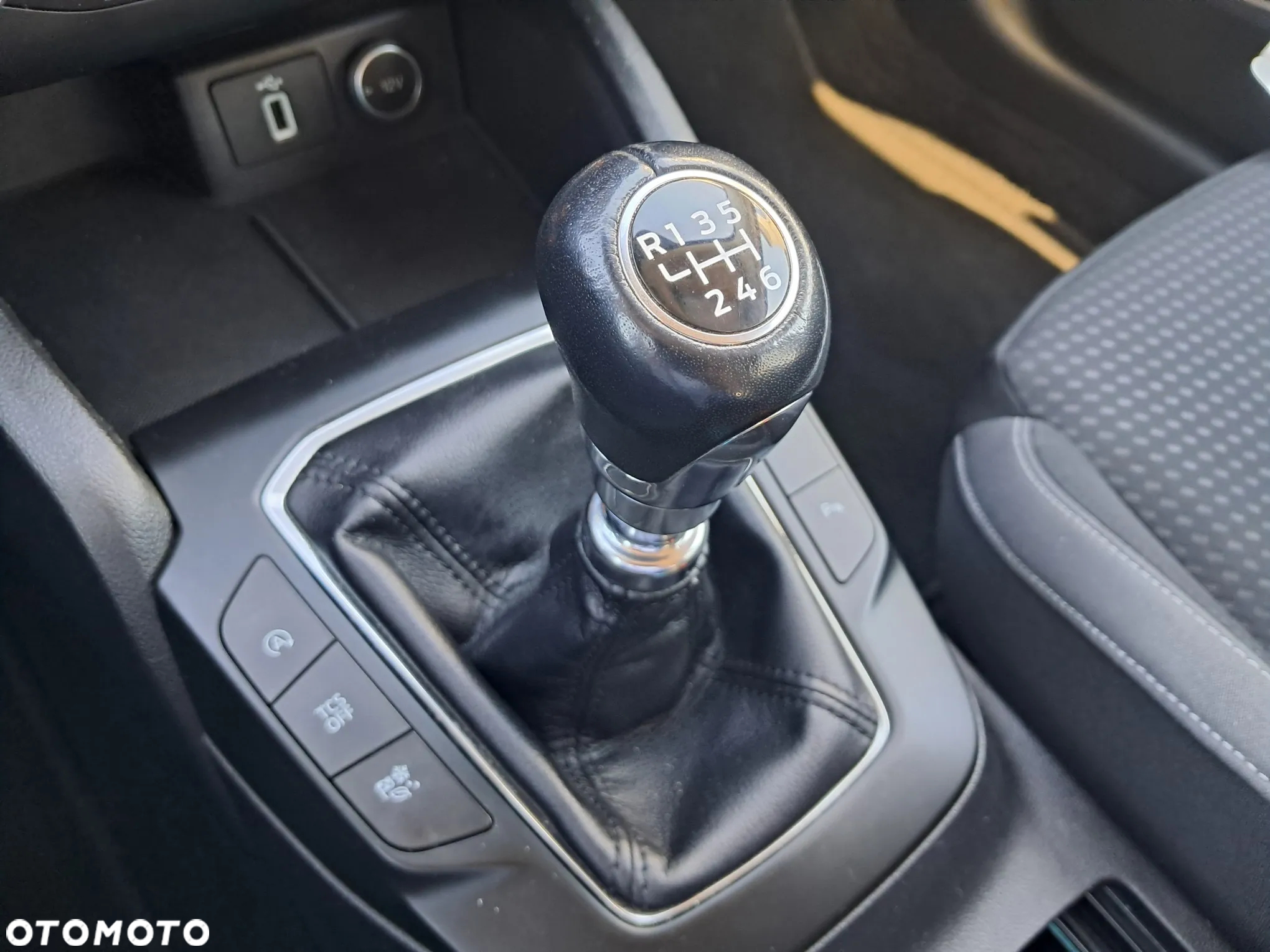 Ford Focus 1.5 TDCi SYNC Edition - 22