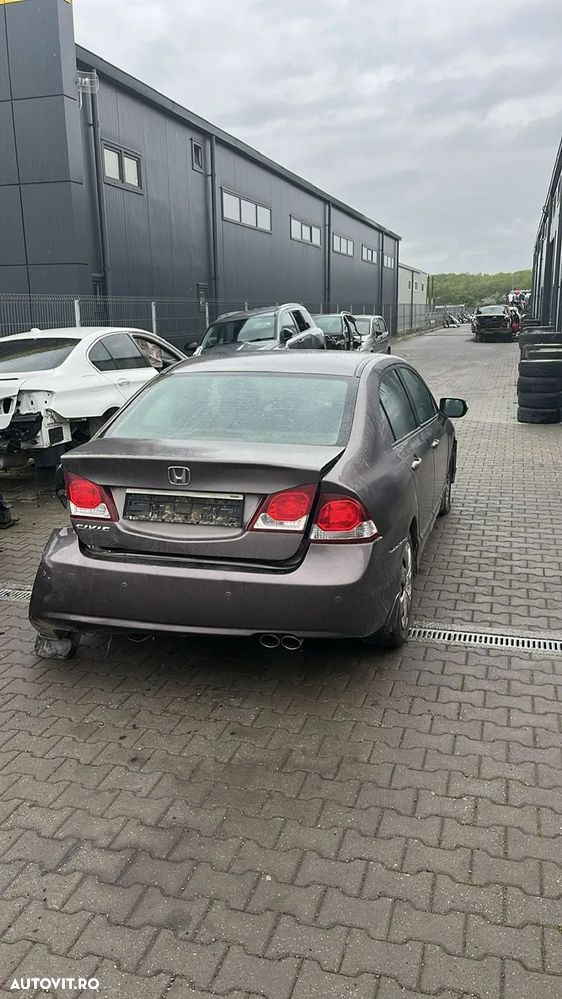 Dezmembram Honda Civic 1.8 B an fabr. 2008 - 3