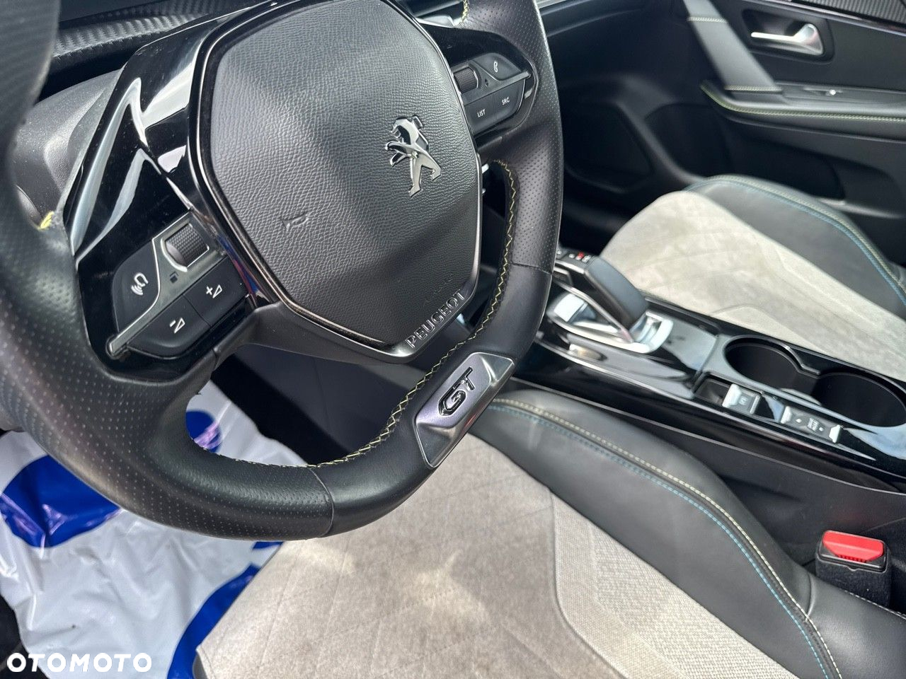 Peugeot 208 e-208 GT - 15