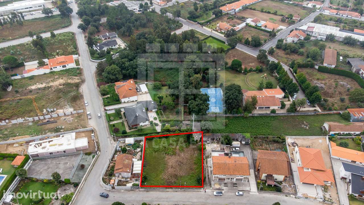 Terreno urbano com 1.296 m2 em Paços de Brandão - Grande imagem: 3/10
