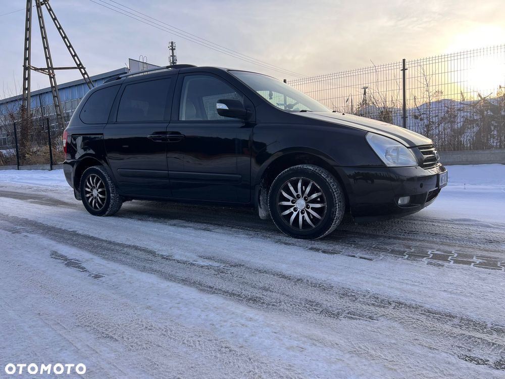 Kia Carnival - 12