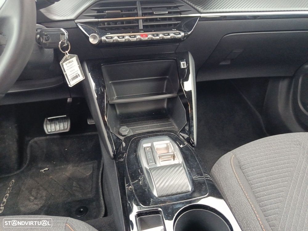 Peugeot e-2008 54 kWh Style - 11