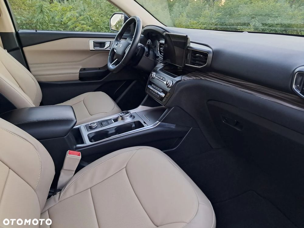 Ford Explorer - 28